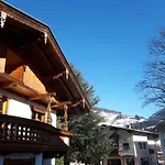 Ferienhaeusl Hubert Und Staller Nyaraló *
